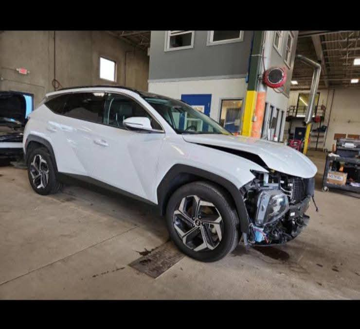 السلام عليكم توسان هايبرد 24فول مواصفات قماره بانوراما كشنات جلد كهربائي اماميات تدفئه تبريد الخلفيات تدفئه تشغيل عن بعد السياره فول مواصفات بعد بيهه هواي مواصفات تقديم وترجيع ع لبصمه بيهه البنيد صبغ فقط بدون دواخل وتبديل صور الحادث مرفقه السعر 220وبي مجال  *********** /مكاني بغداد العبيدي
