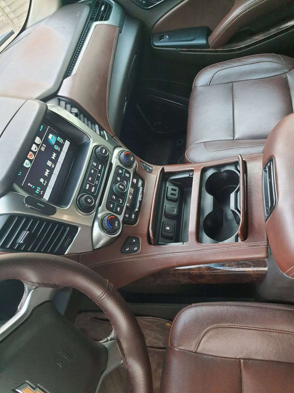 سلام عليكم عندي تاهو ١٩ خليجي بريمر فول مواصفات مكفوله عدى بارد كد اصبعين  ادامة دسكات مع بلكات مع فيتبم والقاعده مالته وكاله كلهن بيهن وصل اوتخم تاير اريدمراوس اب جيب خليجي اوامريكي كلين  اوقطعه من ١٩ اوفوك  اهم شي لون اببض اوماروني   
*********** بيه واتساب الخاص مغلق
