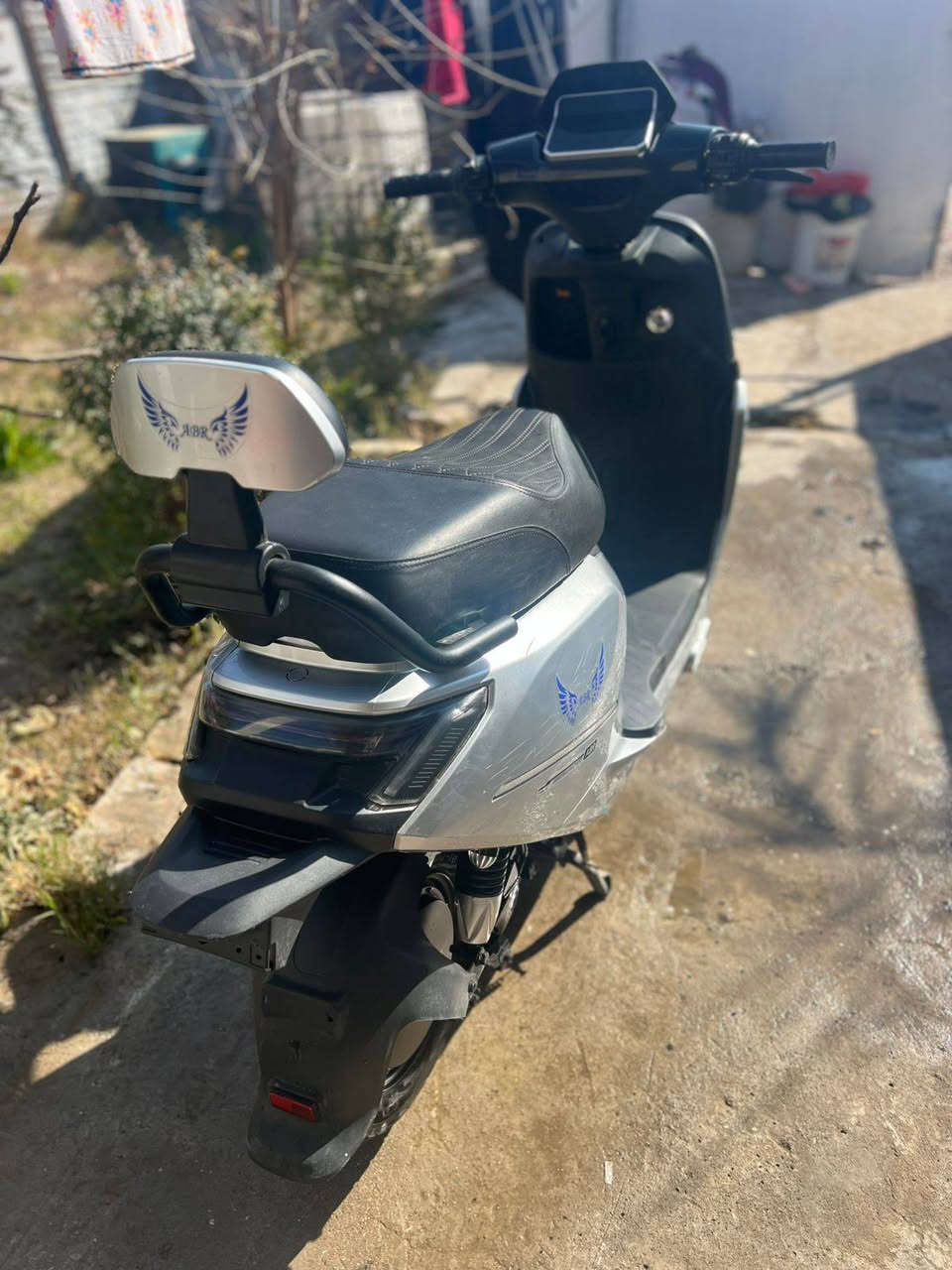 اسلام عليكم دراجه شحن البيع ست بطاريات شحن مستخدمه شهرين السعر ٧٥٠ رقم الجوال ***********٠
