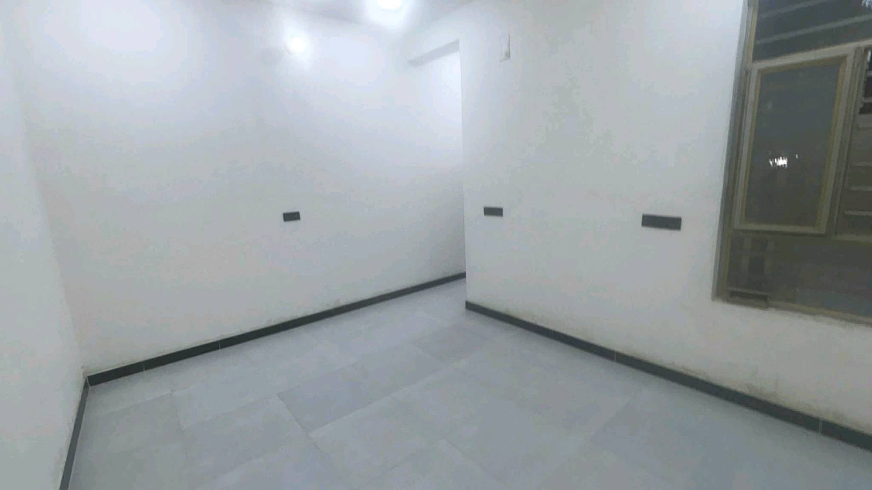 سلام عليكم 
مشتمل ١٠٠ متر 5 × 20 
في بغداد بوب الشام سعر  بي مجال قليل٦٥مليون 
بناء حديث  
زراعي 
موقع 📍
بوب الشام مجمع الشهداء 
خدمات كاملة 
ماء ✅️
كهرباء ✅️
مجاري ✅️
تبليط ✅
يحتوي على 
غرفتين نوم 
حمام خارجي