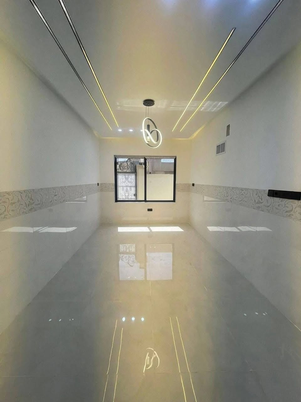 مكتب _الرواسي_للعقارات
للبيع دار سكني سند طابو في حي البكر

قرب جامع الشهيد مجول

المساحة ١٥٠م واجهة ١٠م أتجاه شروق تام على شارع ١٥م

بناء مهندس سند طابو بأسم صاحبه الشرعي

ط١غرفتين نوم وهول واستقبال ومطبخ وصحيات وكراج

ط٢ اربع غرف نوم وهول وصحيات

للإستفسار مراجعة المكتب او الاتصال على الأرقام التالية   عمار العبيدي   
***********
*********** واتساب
  ايمن   
 ‏‪0750 214 4093‬‏    ‏
‏‪0775 630 2993‬‏ واتساب 
ابو سند 
‭0 775 714 2899‬
عنوان المكتب حي النور سايدين دانية ماركت مقابل افران الرائد   #الرواسي_للعقار
