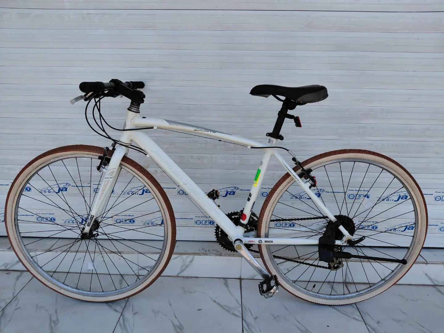 PRECISION C700 ارتفاع الفريم 46 فول المنيوم ماشة حديد 3 × 8 سرعات من SHIMANO ويالة طبقتين كمبليون تايرات 700 / 37 جاهز ومرتب السعر 165 الف شامل التوصيل    ✈يوجد توصيل لجميع المحافضات ✈ كركوك مدخل سايدين حي الاسرى والمفقودين  معرض ابو شيفان ( *********** )
