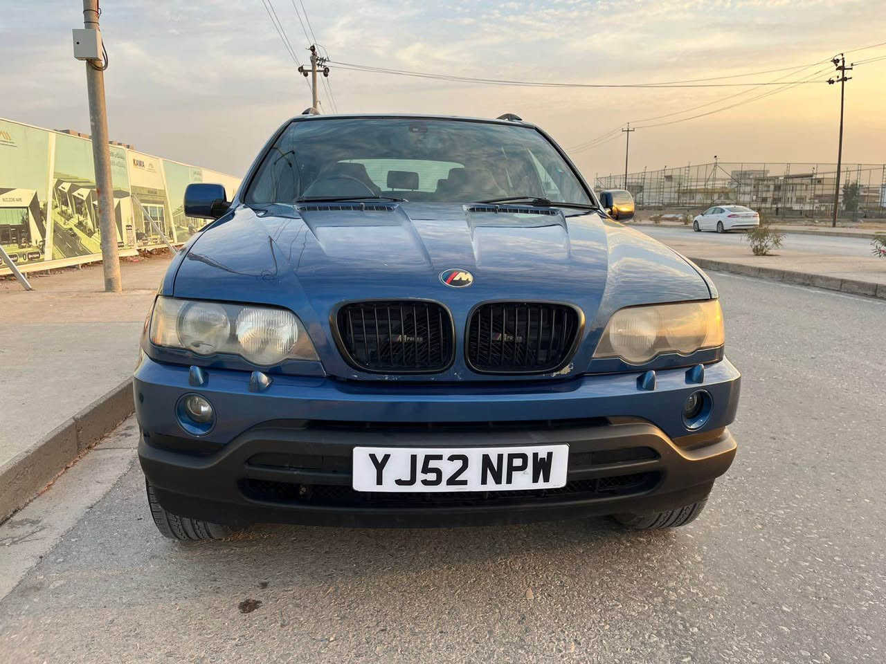 BMW X5 
2002 
4\4
دەبڵ ئەکس
تەبرید ساردو گەرم 
بێ بۆیاخ بۆیاخ لەماع
4 تایەی تازەو نوێی لەسەرە
کامل بنی توند و تۆڵە 
گێڕ ئۆتۆ ماتیک و عادی 5 گێڕە
گێڕو مەکینەو ئەکسل و دەبڵ ئەکسل بەشەرت
گۆڕینەوەش دەکەم لەسەر دڵ گرتن 
*********** رانية, السليمانية
