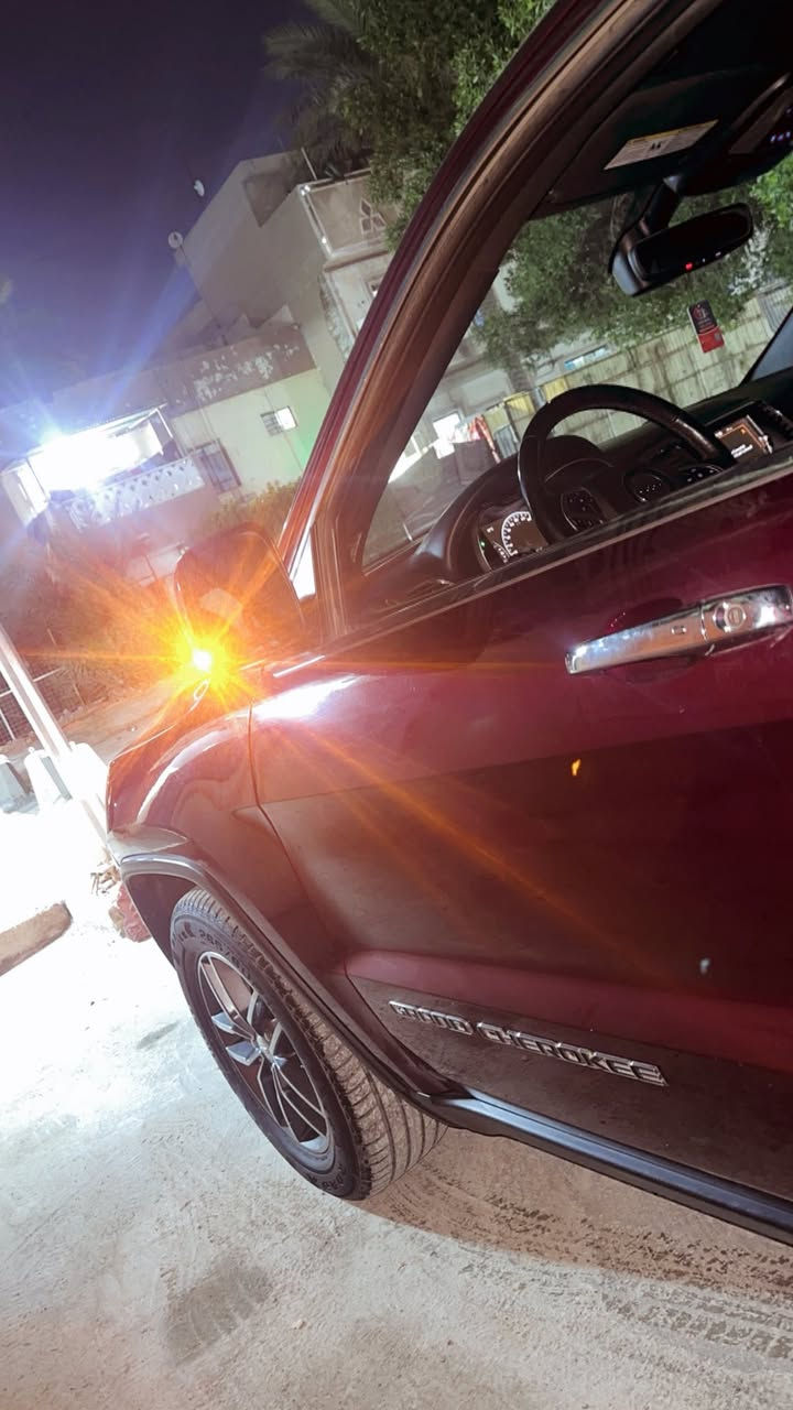 سلام عليكم ورحمة الله وبركاته جيب 2018 للبيع سياره خير من الله وارد امريكي بي شواصي ع كد اصبعين باقي تفاصيل خاص *********** رايدة ب220وبي مجال وتوفيق من الله
