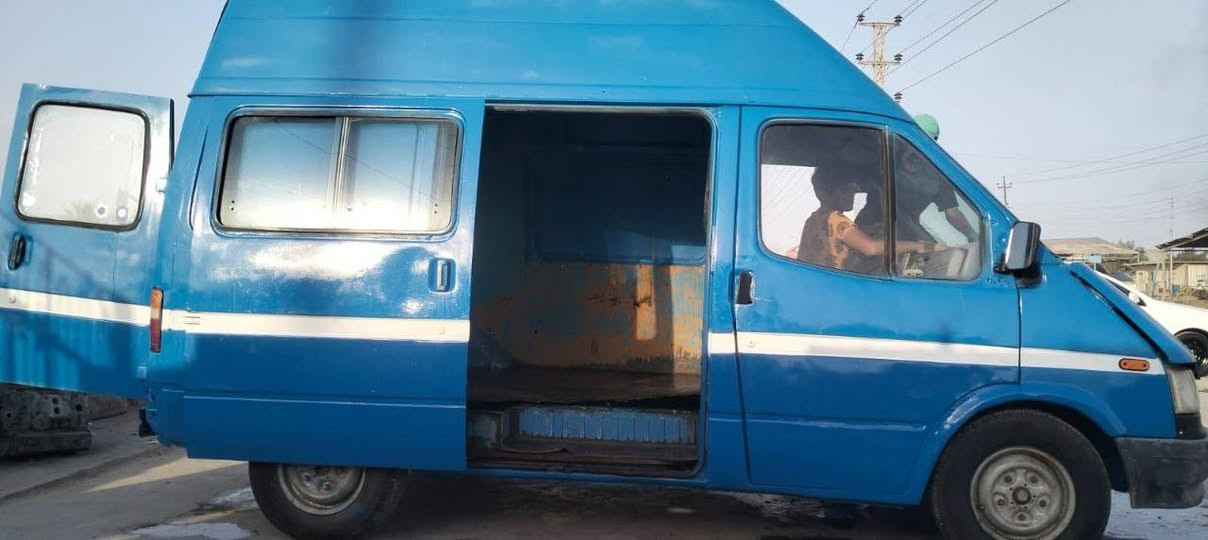 سيارة فان موديل ٩٢
للبيع جاهزة تصلح ان تكون ورشة متنقلة او مطعم اوي شي تحتاج له 
واتساب ***********
