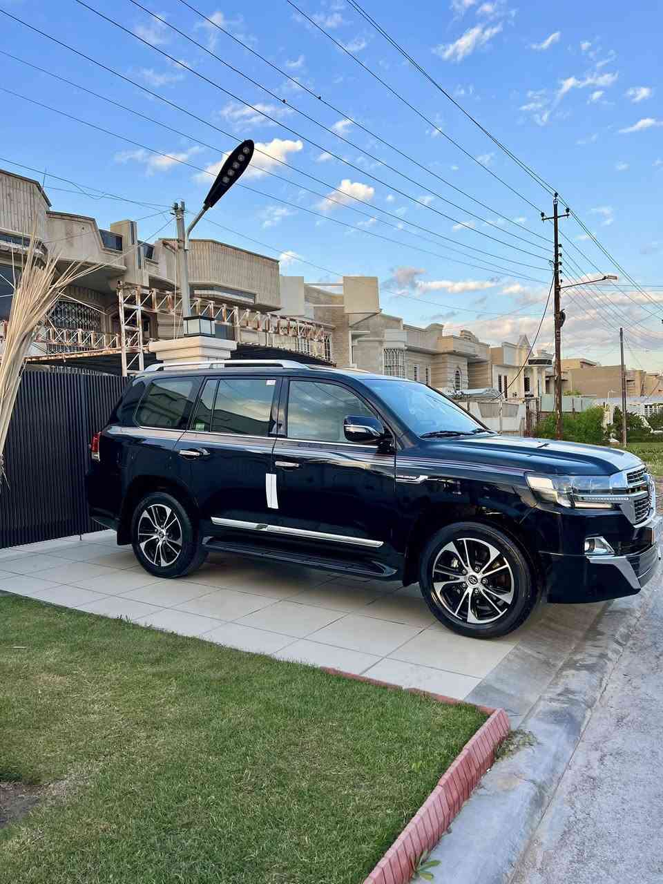 ‏‎السلام عليكم 

بيع او مراوس 

تيوتا لاندكروز 2021 كراند تورنك بحريني   خليجي  مكفوله  رقم بغداد الجديد باسمي  

‏‎المواصفات
‏‎سلايد
بصمه
جنطه كهرباء 
ايرباك 8 
كراسي جلد  
فور ويل
محرك V6 4000
نظام نزول منحدرات
شاحن لاسلكي 
‏‎كراسي ثنين كهرباء 
‏‎تشغيل عن بعد 
‏‎شاشة 
‏‎تحكم ستيرن 
‏‎انارة ترحيب 
زراك لايت 
‏‎دوسات ليزرية كتابة LAND CRUISER
‏‎ثلاجة
‏‎حساس امامي+خلفي
بجم زنون لايت اسود
‏‎مري شفط +قلاب 
‏‎اشارة بالمري
شاشه اعطال
اشارة تسلسليه
سبعه راكب 
بوصله
داخل قرميدي  
وباقي المواصفات المعروفه

سياره حيل جديده اي نقص مابيه كير محرك بلادي بحاله الوكاله بصماته كامله

سعر 535 ورقه  وبيه مجال 

رقم صاحبه.      ***********

مكانه بغداد الكرخ
