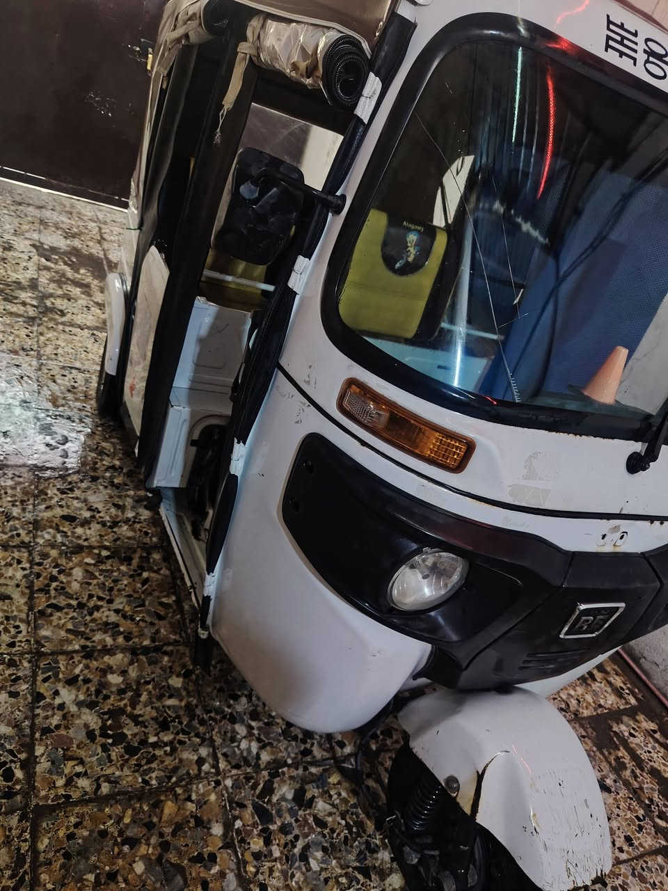 سلام عليكم تكتك مديل واحد وعشرين مرقمه شهر ١١ كلشي موضح بصوره كدامك صور وفيديو عده هاي طخه زغيره بارد وراح احط سعر مااريد اتعب بس شراي يحاجيني بغداد البلديات الظباط بسمي ***********  السعرسبعه ونص 7 500 بيه مجال بسيط
