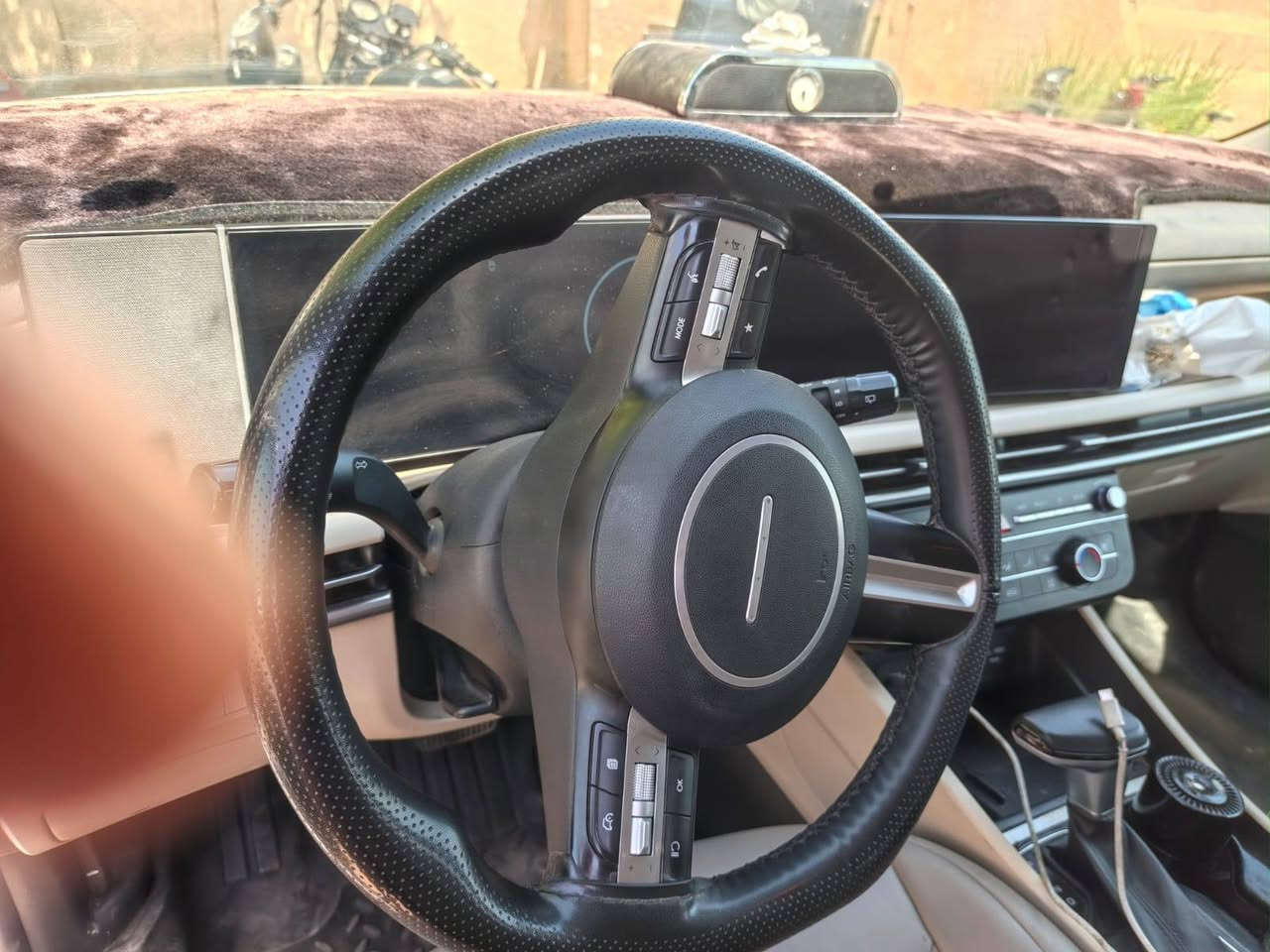 السياره موديل ٢٥
قماره حديد 
كش كهرباء 
كشن تبريد 
كمره دواره 
مري طي كهرباء
تشغيل عن بعد صندوك كهرباء تشغيل عن بعد 
يعني فول عده البنراما بدون صبغ بيه طخات بسيطه تصلح بارد بس ما مسويهن سعره 215 مكان بغداد للاستفسار ***********
