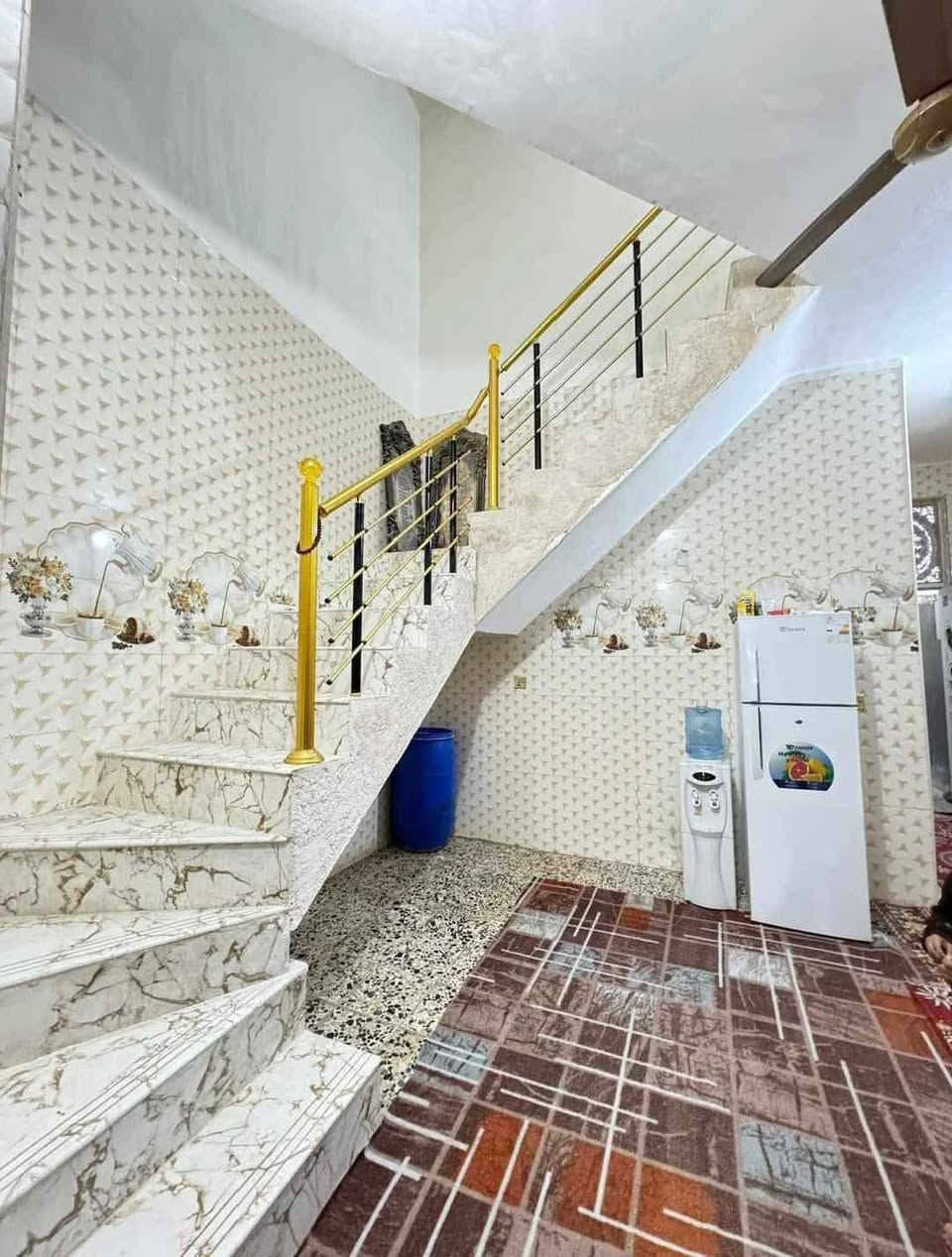 بيت 🏠 بحي نداء نجف الإشراف منطقة ال ٥٢شارع البيت ١٥مساحه ١٠٠متر طابق ونص مطلوب المصرف العقاري ١٠٠مليون مقدمة ٤٣كفيل ثابت موقع حلو 
يتكون من صاله ستقبال مطبخ غرفتين مكشوفه صحيات داخليه وخارجيه  تبيع تشتري راسني وتساب موجود ***********  📞
نستقبل عروضكم  بيع او شراه 

📝(الحساب محضور بس تعليق )📜
