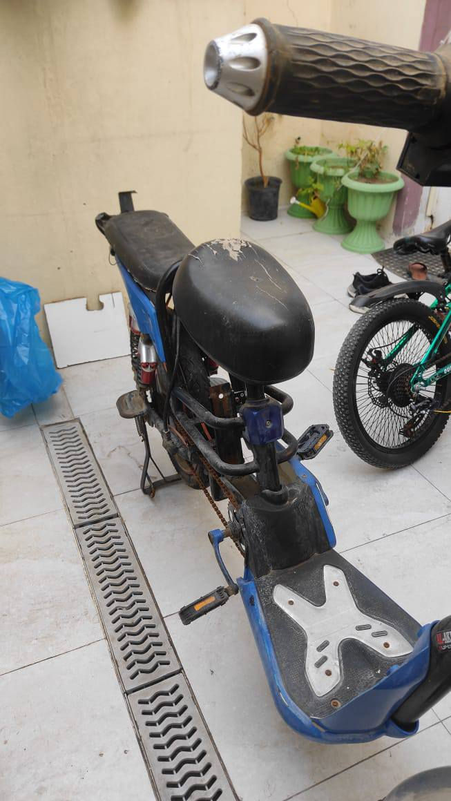 للبيع بايسكل شحن  أربع بطاريات جديده عدد 4 اشتريتهن قبل 3 أشهر 120 ألف  بيه قطع بالظفير الأمامية وتركته أخذت دراجة نارية  غراضة موجودة تايرات جدد  إني ابيع لك  حديد كدام عينك كربلاء تقييم ب يرضي الله ***********
