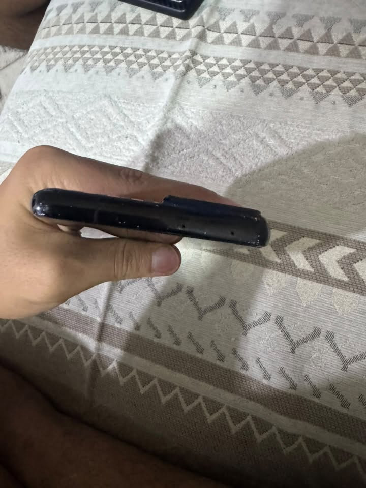 سلام عليكم جلكسي أس ٢١ التره ذاكره ١٢٨ الجهاز مكفول من كلشي فقط بي هاي النقطه وما مثره عله لمس جهاز نضيف وما بي اي مشكله الجهاز للبيع أو مراوس بهونر سعره ٣٠٠ مكاني كربلاء حسينيه جريه رقم ***********
