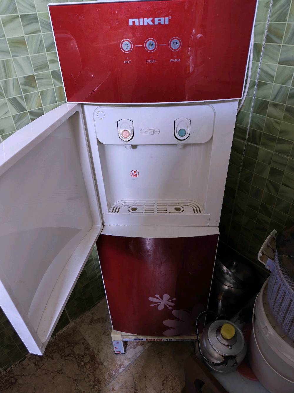 براد ماء للبيع حار بارد  السعر ٥٥ الف 
المكان بغداد الطوبجي ***********