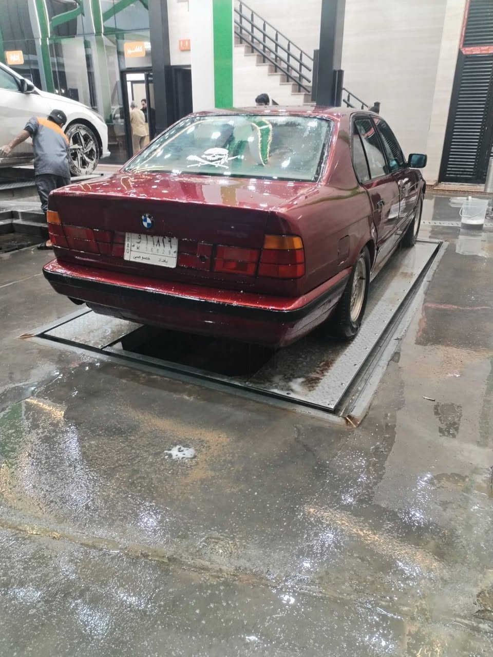 سلام عليكم ابيع بي ام  ٥٢٥ مكينة
وكيرمكفولات فانوس عدلى 
صدر امامي خلفي حلو 
كهربائيات كلة شغالة تخم تايرجديد
تخم تاير جديد 
 سنويه 29 تنتهي 
***********
