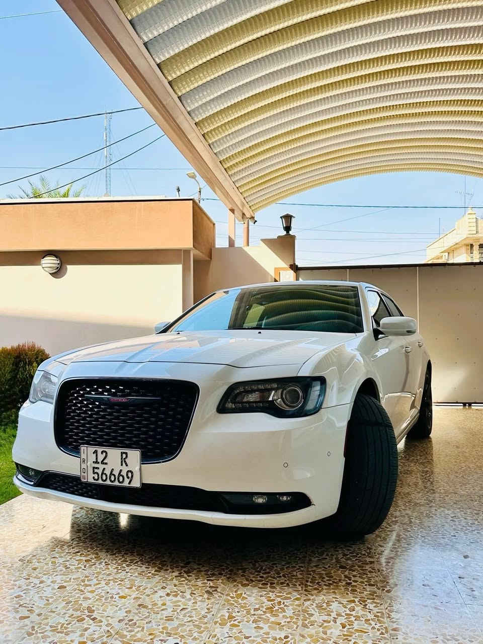 السلام عليكم
اوباما 300s 
2020 ماشيه 50 الف ميل 
فول مواصفات اعلى فئه (برده ورادار وتبريد وتدفئه كشنات وستيرن وباقي المواصفات المعروفه) 
مكان السياره الموصل 
للأستفسار ***********
