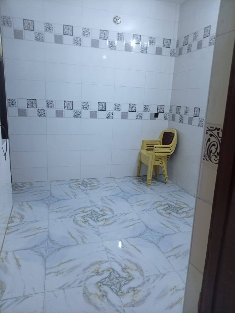 بيت مساحة 100م مربع  ركن عل شارعين طابو زراعي سند 25 يتكون من استقبال وهول وغرفة ومطبخ حار وبارد ومجمع صحيات داخلي وخارجي
موقع حي المصطفى 
للاستفسار اتصل *********** 
مامتواجد فيس
