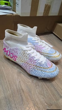 حذاء كرة قدم • قياس ٤٠