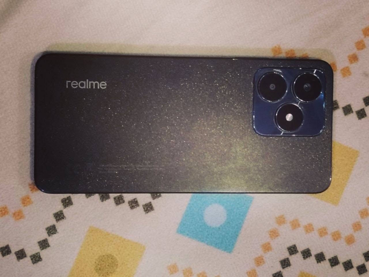 سلام عليكم جهاز realme C53 للبيع 
الشاشة: من نوع IPS LCD بحجم 6.74 بوصة بدقة +HD (720×1600 بكسل).السلاسة والسطوع: تدعم معدل تحديث 90 هرتز، مع سطوع يصل إلى 560 شمعة.ميزة التفاعل: تدعم خاصية "Mini Capsuleالمعالج: معالج Unisoc Tiger T612 ثماني النواة بتكنولوجيا 12 نانومتر، مع معالج رسومي Mali-G57 وهو مناسب للاستخدام اليومي الذاكرة العشوائية (RAM):((🔥16_8🔥)) جيجابايت، مع دعم ميزة الذاكرة الديناميكية الافتراضية
.الذاكره 256.. 🔥🔥
الكاميرا الخلفية: مزدوجة؛ الأساسية بدقة 50 ميجابكسل تدعم الذكاء الاصطناعي بفتحة عدسة f/1.8، وعدسة ثانوية مخصصة للعزل والعمق (0.3 ميجابكسل).الكاميرا الأمامية: بدقة 8 ميجابكسل بفتحة عدسة f/2.0 لالتقاط صور السيلفي
السعة لبطارية: 5000 مللي أمبير تدوم الطويل مع الاستخدام المكثف.
سرعة الشحن: يدعم الشحن السريع بقوة 33 واط (تقنية SUPERVOOC)، حيث يشحن 50% من البطارية خلال 31 دقيقة تقريباًا
لشبكات: يدعم شريحتي اتصال من نوع Nano Sim مع شبكات الجيل الرابع 4G LTE
. 
. 
. 💖الشاشه ما بيها اي شخط هاي الكسور بل لزكه 🫆
. 
السعرر... ✅160 مابي مجال ❌ ما ويا ملحقات


**إذا كنت صاحب هذا الإعلان وتريد حذفه لأي سبب، رجاءا أرسل رسالة إلى الدعم الفني**