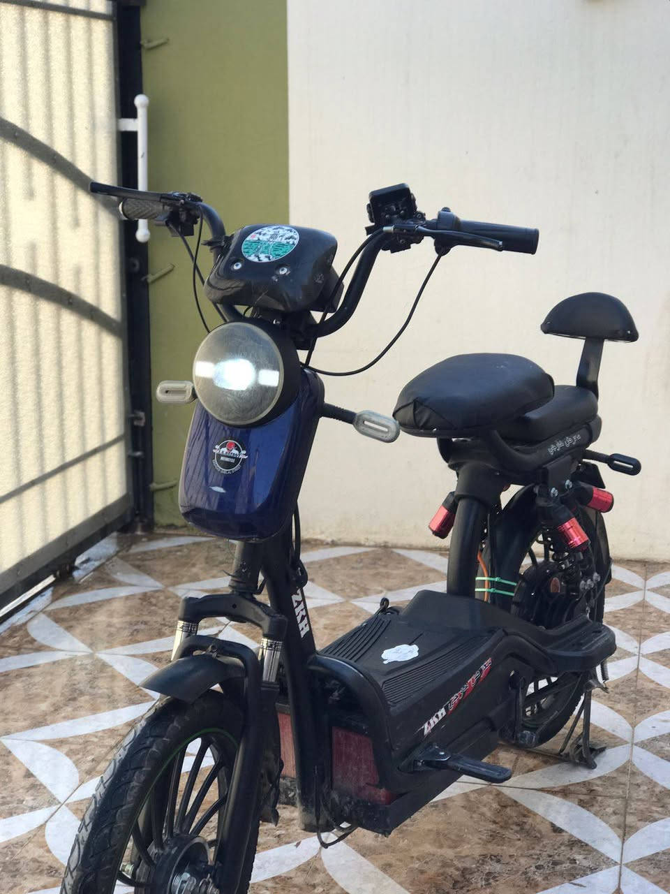 سلام عليكم دراجه شحن للبيع حجم عشرين الدراجه مابي عيب من عده البطاريه شويه ه 
ضعيف الدراجه كلش حلو
 تايرات جديده المكان كركوك 
رقم الهاتف ***********
 وعليه واتساب والسعر 250 وبي
مجال للطيبي وتحياتي ♥🥀
