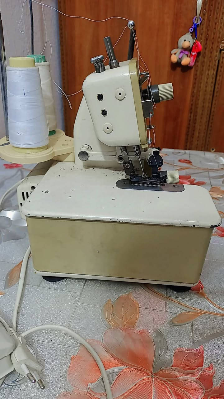 اوفر برذر ياباتي منزلي خيطين سهلة اشتريتها 235 وماعرف اشتغل بيها سعر البيع 220 وللشراي بيها مجال المكان ديوانية شارع 30  ***********
