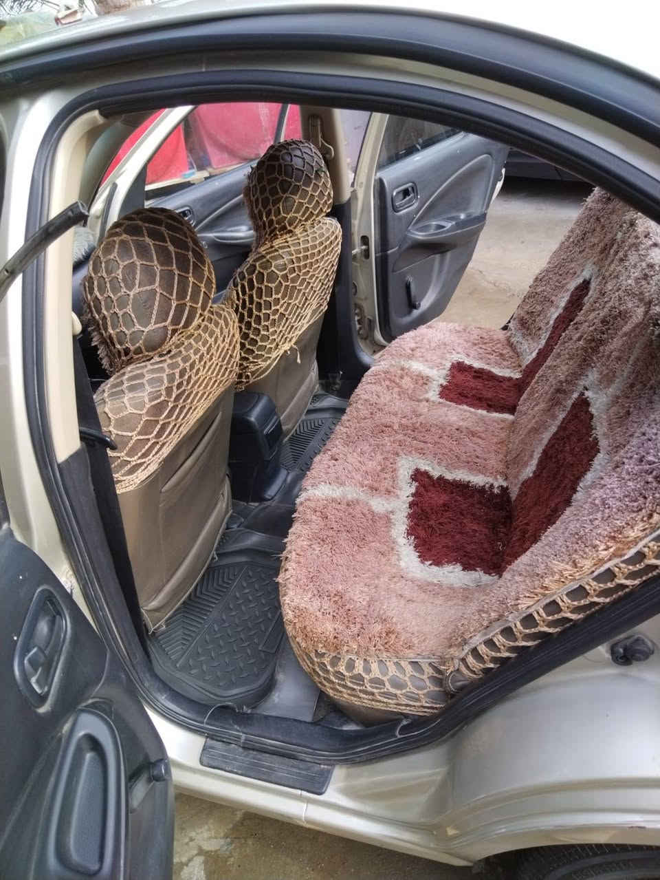 السلام عليكم نيسان سني 2005 ياباني محرك قبق اسود 
رقم  بابل انكليزي ب اسمي
محرك وكير حاوية توني شادهن
سيارة بيها ضربة بسيطة ب جوملغ خلفي جهة سايق 
سيارة بيها رشات صبغ بسيطه مو عام 
سيارة نضيفة مالت بيت كهربائيات كلها شغالة 
السعر 72 وبي مجال


**إذا كنت صاحب هذا الإعلان وتريد حذفه لأي سبب، رجاءا أرسل رسالة إلى الدعم الفني**