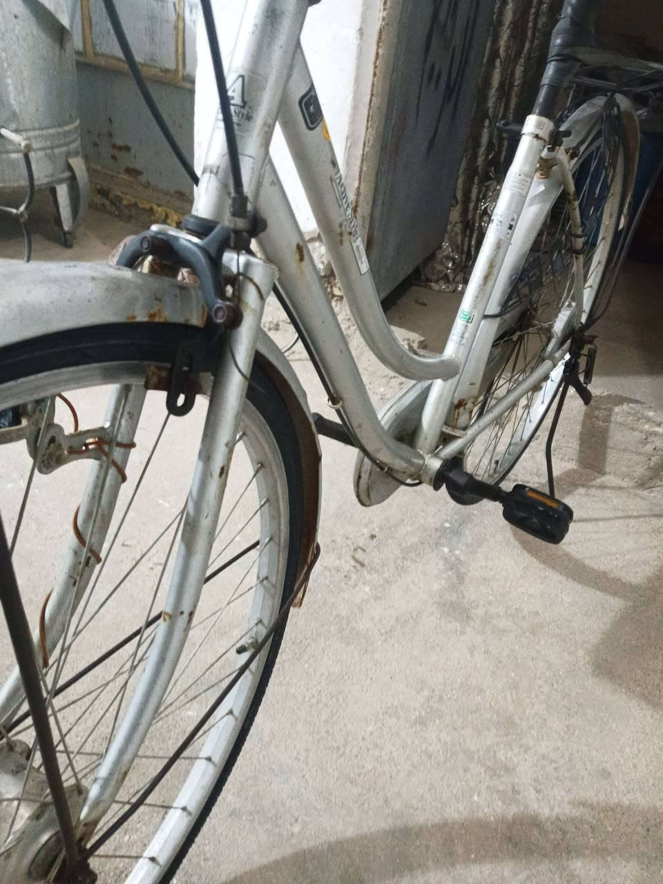 السلام عليكم باسكل نضيف حجم 27 طاقه باسكل نضيف السعر 70 مكاني رمادي قرب النادي  للاتصال ***********
