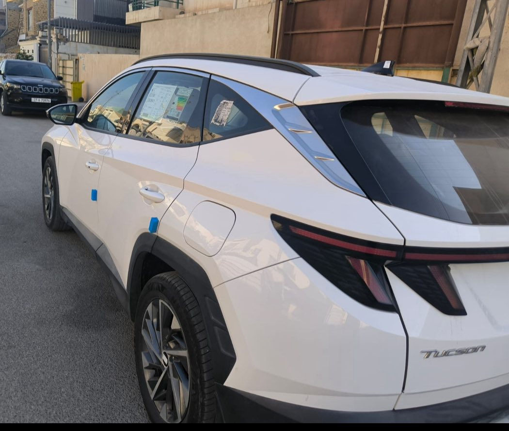 توسان 2024 ابيض رقم بغداد فوول عدا الفتحة 
👈👈 ماشيه 10.000 كيلو متر فقط  👉👉
نظيفة كلش دواخل وكشر خارجي ,, الدواخل والارضية مغلفة جلد تغليف بلاد
بيها طخه بسيطه بالباب الخلفي مرجعة بارد فقط 

المواصفات : 
حجم المحرك 2000 . DOHC يستقبل عادي ومحسن 
‏مفتاح التشغيل بصمة وتشغيل عن بعد 
‏هاند بريك بصمة وحساسات امامية وحساسات خلفية 
‏حركة المقاعد الامامية كهرباء
‏تحكم ستيرن ، مثبت السرعة  Crose ، الاوامر الصوتية 
‏ويل كب كروم حجم 18
‏شاشة ايباد دجتل ، ‏كاميرا دوارة ، اريل نفكييشن
‏لايت زينون + LED‏ ، بك لايت LED ، كشافات زينون
‏الانارة الداخلية LED ، دوسات ابواب داخلية LED 
‏اشاير بالمري و قابله للطي AUTO 
‏نظام مانع تزحلق ، شاحن واير ليس ، نقطة نزول المنحدرات ، بردات ابواب خلفية ، برده خلفية 
‏تبريد امامي و خلفي ، درايف مود DRIVE MODE 
‏اوتو هولد AUTO HOLD  ، مخرج AUS و  USB
‏ 
للاستفسار  ***********
مكان السيارة مركز الناصرية
