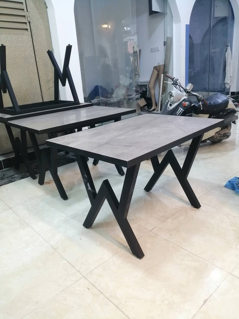 ميز طعام للمطاعم والحدائق والبيوت
ابو سليمان دامرجي ***********
عنوان كركوك
