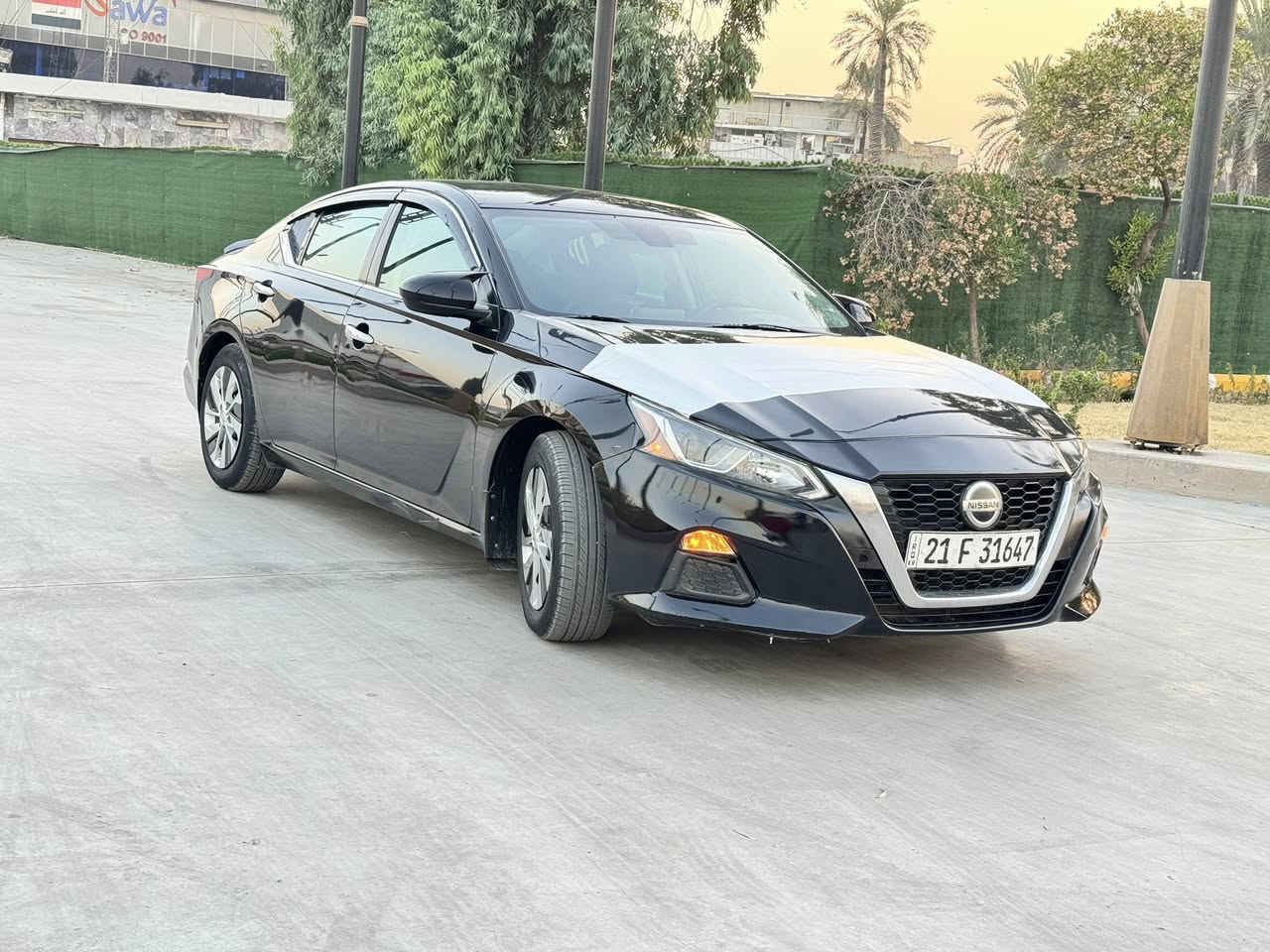 🚗 للبيع نيسان ألتيما. 2020  S   🚗
وارد أمريكي / رقم سليمانيه   بأسمي شرط التحويل  رقم الدولي الجديد هزه وفحص  كله جديد
محرك مكفول 🔧 / كير مكفول
مدوشم كشنات وأرضي درجه أولى
تخم تايرات جديد مبدل
باتري جديد
صدر ع الوكاله كامل 
 حادث السياره  صبغ بنيد جاملغ فقط فقط بدون دواخل  والباقي كفاله عامه شرط   بدون تبديل ع وضع الشركه  موضح بل 
      (باقي السيارة وكالة)
مواصفات السيارة S بس مواصفات خاصه تجي داخل ابيض شاشه جبيره كشن كهرباء. 
محرك 2.5 لتر / 4 سلندر اقتصادي وقوي تنفس طبيعي 
شاشة لمس وسطية 8 إنج مع بلوتوث و USB وكار بلي  
سستم كامل سبورت رياضي 
كاميرا رجوع خلفية 
كشن جلد + كهرباء
نظام سبورت
لايت زنون +لد نهاري 
ستيرن رياضي D + كاربون فايبر 
بصمه تشغل وبصمه ابواب
مثبت سرعه  
رادار امامي وخلفي وجانبي 
توقف ذاتي وخروج ع المسار 
نظام أمان حديث (ABS / Airbags)
تصميم أنيق ورياضي بلون الاسود القطران      
سيارة كاملة مكملة تجي تفحص وتشوف بعينك كعدتها حلوه وسيارة ما تصرف عليها كلشي سعر 130 وبيه مجال جدا بسيط   
مكان السياره
 بغداد الاعظميه    
***********

