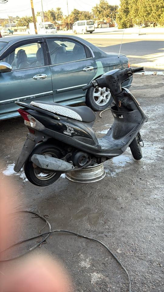 سلام عليكم شباب دراجه ماكس عدله جديده مابيهاا كل نقص مكفوله كفاله عامه فول ملاح الدراجه  نكره سلف سلف كابريترر اصلي الدراجه قطعه تجاري مابيهاا الدراجه ومدام عينك صورهاا كهربائياتهاا كلهاا شغاله  الدراجه 

المكان بغداد بياع قرب فلكت الشهداء 
الرقم *********** 
السعرر 600بيهاا مجال
