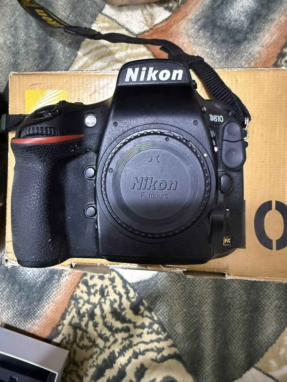 Nikon D810  فول فريم
كاميرا مع زوم 70-300

ملحقاتها : بطارية / جنطة / رام / شاحنه / 

الكامره نضيفه جدا بكارتونها تجي تفحص قبل لا تاخذ 

سعرها خاص او التواصل. ***********
