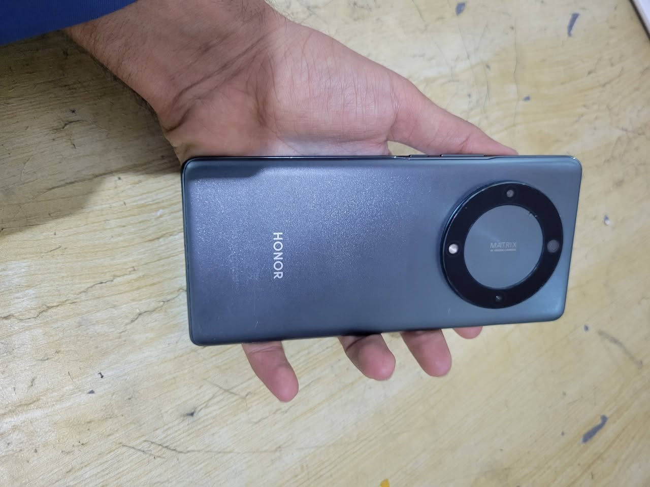 هونر ذاكرة 256 نسخة5g .
جهاز راقي. عندك الكاميرات مغوشه داخل بيهن تراب ، واكو خط شعرة  بالشاشة اعتقد فوك صاير وما متاكد بالشاشة ااشتريته هيج. مخليله لاصق ب10 وكفر . جهاز مرتب رايده 150


**إذا كنت صاحب هذا الإعلان وتريد حذفه لأي سبب، رجاءا أرسل رسالة إلى الدعم الفني**