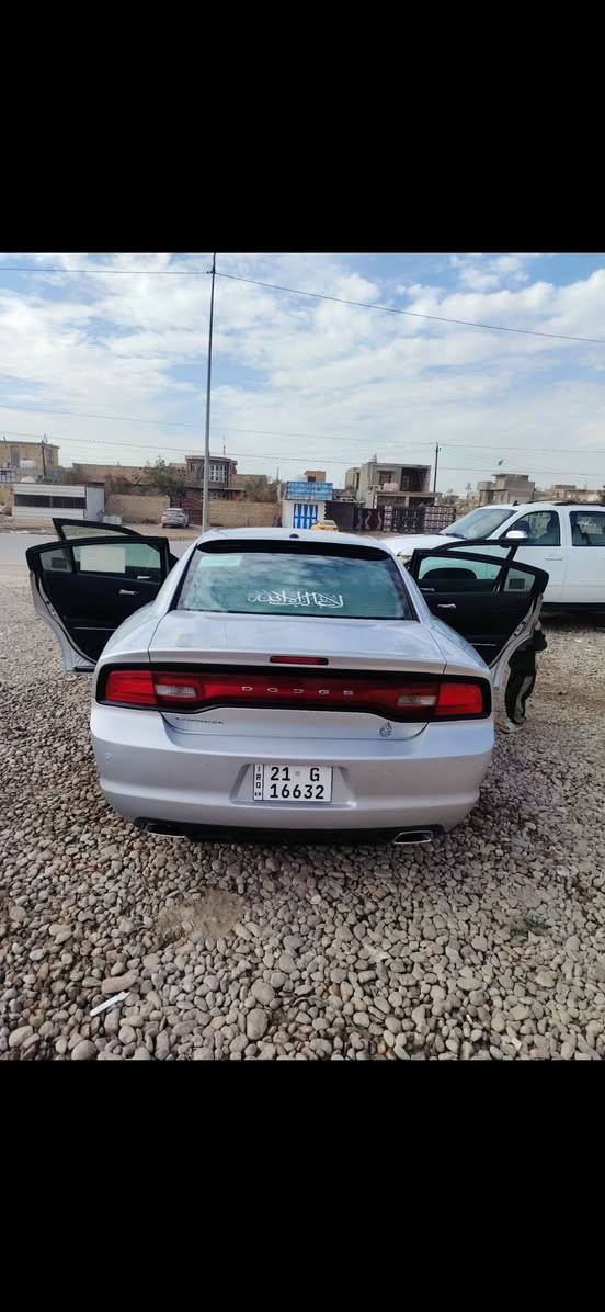 السلام عليكم جارجر للبيع فقط موديل 2012 رقم سليمانيه باسمي سنويه وهزه جدد السياره مابيها فتح بيها دحجات وسونارها موجود بل منشور السياره جاهزه حداديه وتخم تاير ومكينه كله على الشرط السعر 153 وبيها مجال مكاني ديوانيه قضاء عفك ***********
