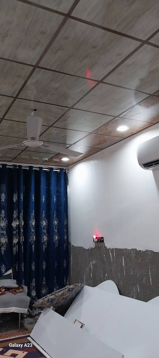 بيت 100 متر المكان الحولي قرب السوق على ساحه طابو صرف السعر 75 مليون الرقم  ***********
