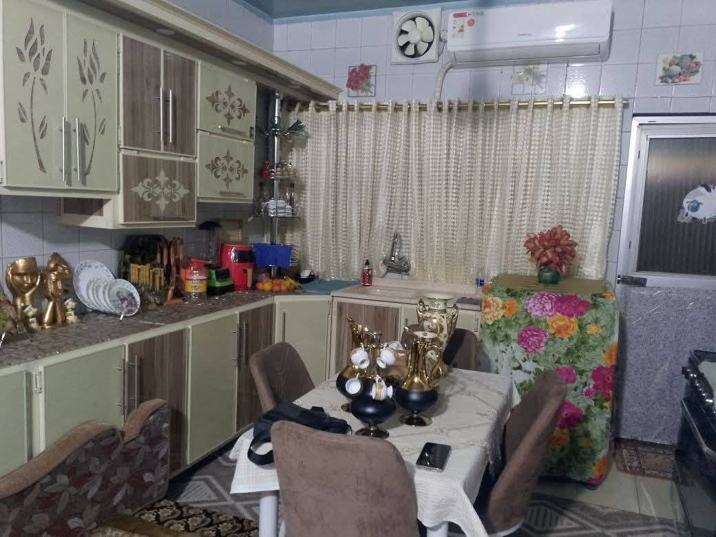 السلام عليكم جميعا للبيع للبيع فقط
بيت مساحة ١٠٠ واجهة ٥ الة ربع نزال ٢١ بناء سنة٢٠٠٥دبل فاليوم مسلح طابو ملك صرف  نظيف جدا الفديو موجود موظح البيت فرع عريض تقريب ١٥ متر عرضة  ديكور ونقش باب رئيسي موجود فقط اطلع واحد يشتغلة الك

بناء طرمة مدخل عالصالة وممر على طول بيت مدخل للمطبخ حولي بين مطبخ وصالة خدمات حمام وتواليت  مشترك وترك عرض مترين في ٣ ورة المطبخ 

طابق ثاني/غرفتين نوم كبار وممر بين الغرفتين طابق هم بيتونة وسطح عالجهتين على كبر الغرف النوم 

البيت كلة سيراميك جدران ورق جدران مغلفة مثل مموظح بالفديو السعر ٢٠٥مليون وبي مجال بسيط قفلة ٢٠٠ عنوان البيت 🏠 بغداد الجديدة النعيرية الفرع مقابل مدرسة ابن سينا ثالث بيت عن الفرع للااستفسار الااتصال على الرقم *********** البيع مباشر من صاحب دار بدون دلالية
