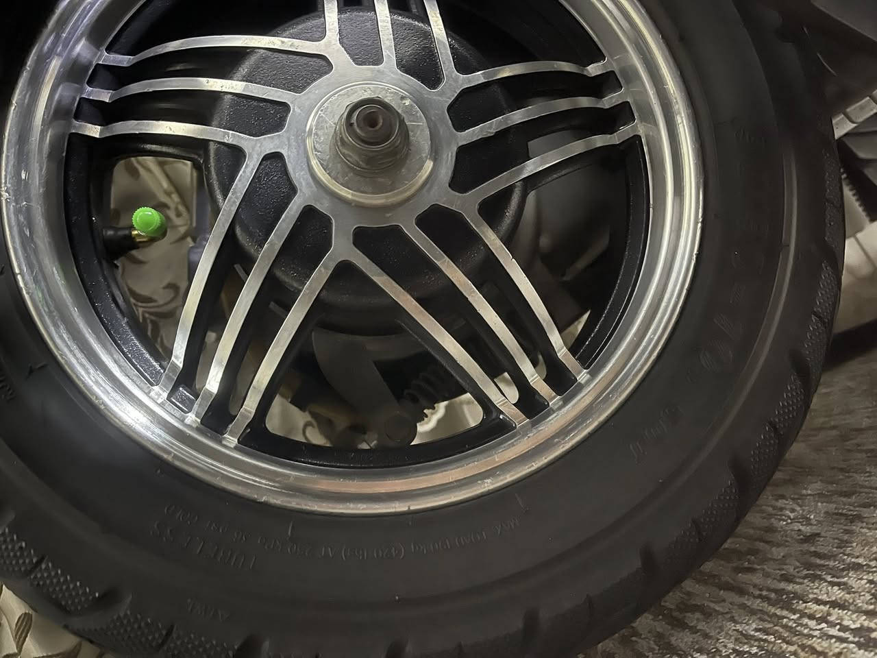 سلام عليكم ويل نجمة للبيع فول نضافة مكفول من العواج وطخة برك لمس عل طخة لا دايس ولا بي شي عل فحص توصيل موجود مكاني بغداد الأمين ثانية ملاحظة الويل كلة مختم حتى بطاسة مال بريك سعر خاص وسعرة مناسب مو مبالغ بي رقم ***********
