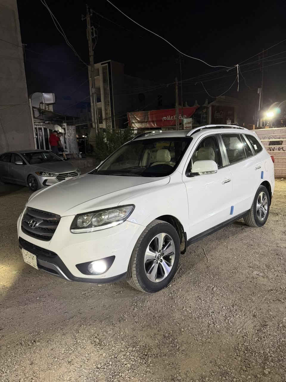 السلام وعليكم سنتافيا 2012 مكفولة من الصبغ بيهة فقط بارد بسيط مكينة 6 سلندر 3500 السيارة بدون فتحة وبدون بصمة 7 راكب فور ويل ماشية 99 الف كيلو رقم بغداد بأسمي مكانهة بغداد حي الاعلام سعرهة 162 وبيهة مجال 
***********
