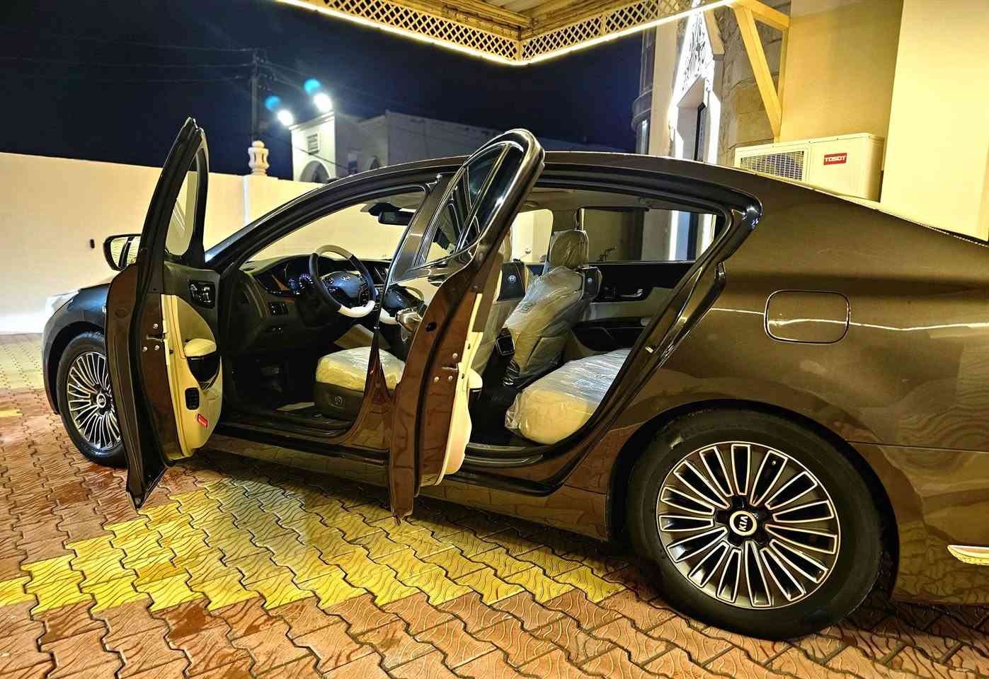 السلام عليكم  
كيا كوريس2014خليجي فئة ثانيه
 رقم بغداد باسمي مداور ثاني يوم 
مكفوله السياره من صبغ  والتبديل بيها بارد 3مكانات بسيطه وصبغ دعاميه امامية 
محرك 3800 V6
گير 8 نمر كوبرا
الجنطه شفط
بصمه اربع ابواب
ستيرن كهرباء متحرك
ذاكره خزن كشن السائق والستيرن
دبل جام 
لايتات لد  عدسه  ومتحرك 
مري شفط وتنزل عالبگ لرؤيه اوضح
مرايات تعتيم للاضاءة العاليه وهيتر  
حساسات امامي خلفي
فتحه سقف
كشنات جلد تدفئه وتبريد امامي خلفي
كشنات كهرباء امامي خلفي
شاشات عدد 3
تحكم ماوس امامي خلفي
الكشنات الخلفيه VIP 
تبريد 3 قطع
بردات عدد 3 بلاد
ايرباكات عدد 9
سماعات  بلادي  
نضام اوتو هولد
انضمه قياده عدد 4 عادي وايكو وسبورت وثلج
نضام مانع انزلاق ABS
نضام تراكشن كونترول 
مثبت سرعه ورادار تفاعلى
ماشية125الف كيلو
⭕السعر 158$
للأستفسار ***********
