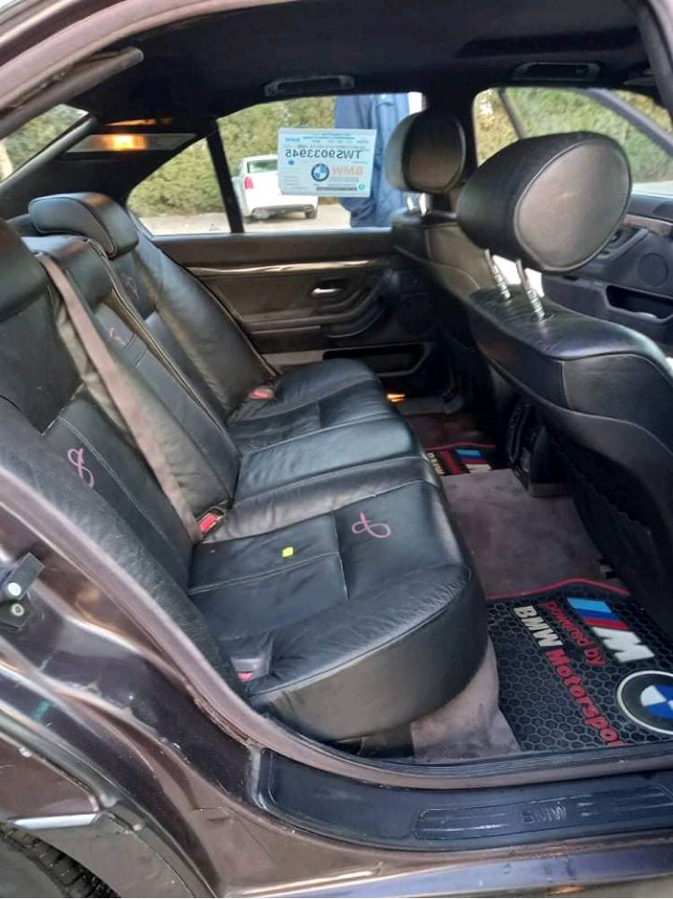 السيارة موديل 1994 باسمي ٧٣٠ ثمانية سلندر نقص صبغ كلشي شغال بية كير محرك خير من الله مشروع وطني  من سكنة بغداد  هسه هية جارده رقمي ***********