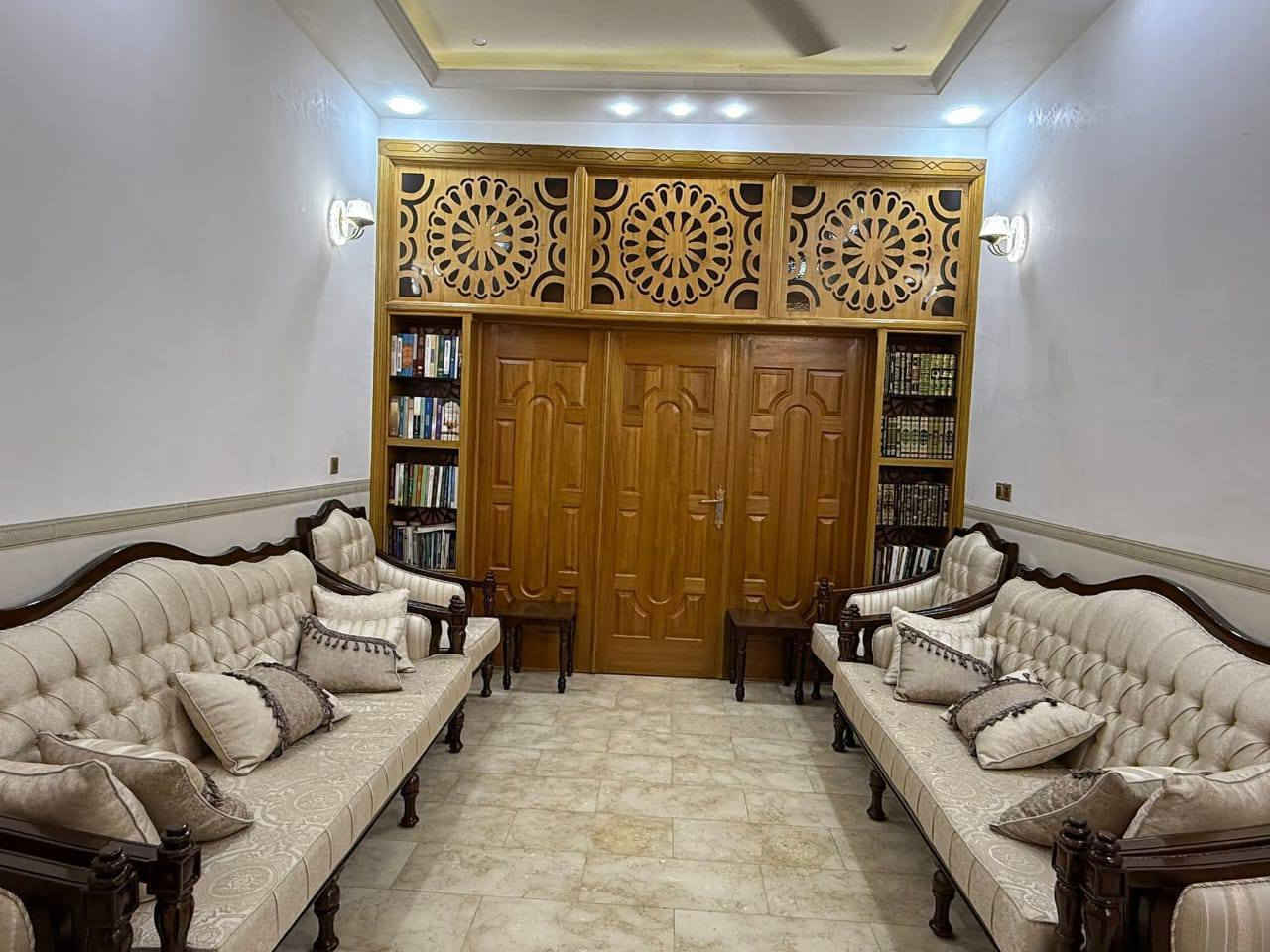 🏠  دار للبيع  🏠
                
 طابو ملك صرف مساحة (150م)  🏘
              الواجهة  ( 7.5م ) نزال ( 20م) 
 بناء حديث جداً طابقين 🏠  2025
#طابق_الأرضي_اول : استقبال، صالة، مطبخ  ،  غرفة منام 1، مجمع صحي داخلي وخارجي ،🚘 مناور 2

#طابق_الثاني :غرفة منام ٢ ، صالة   ، بيتونة كبيرة 

🌎 #الموقع : بابل ابي غرق حي الحسين / خلف محطة  بانزخانة إليسار 

💶#السعر_خاص / لدينا عروض تناسبا   
#ملاحظة  نستقبل كافة عروضكم ولدينا المزيد من العروض
#للاستفسار_الاتصال_على_الارقام_مكتب 

#عقارات_احمد_عطاالله_آل_منصور _للعقارات _والمقاولات العامة والتصميم الهندسية 
بابل ابي غرق حي الحسين قرب محطة اليسار
رقم الهاتف /  *********** 🇮🇶🌷
