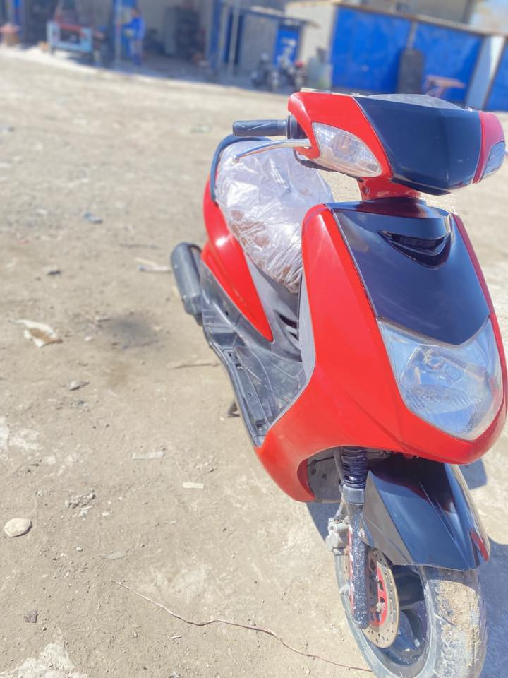 سلام عليكم دراجه سكنس للبيع دراجه رمبه مكينه خرسه دبلات لوك كهرباءيات كله شغال كلوب امامي زنون مكينه بلاد بلاد!!نكره سلف بكل وقت مكاني بغداد شعله📍 السعر 550وبيه مجال بصيط دراجه خير من الله مال جناي اي ستفسار***********ولموشراي لا يتعبني رحم الله والديكم❤️
