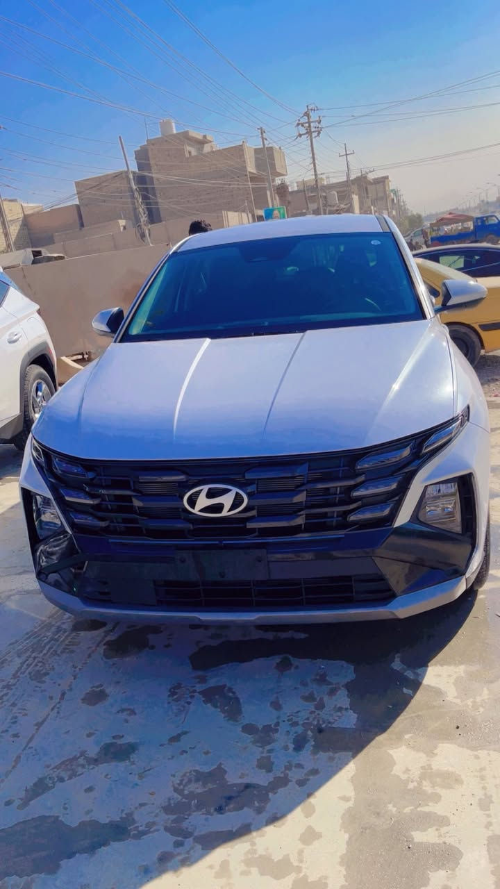 السلام عليكم توسان 25 امريكي حادثه جاملغ امامي مبدل نفس اللون موضح بالصور بدون ايرباك بدون دواخل بيه بارد بالجنطه مال تحميل مقدار شبرين بدون صبغ السياره ماشيه 5 الف فقط زيرو مواصفات عاديه رادارات ولدات ترحيت واوتو هولد بدون رقم ب205 وبيه مجال تترقم جميع المحافضات ***********
