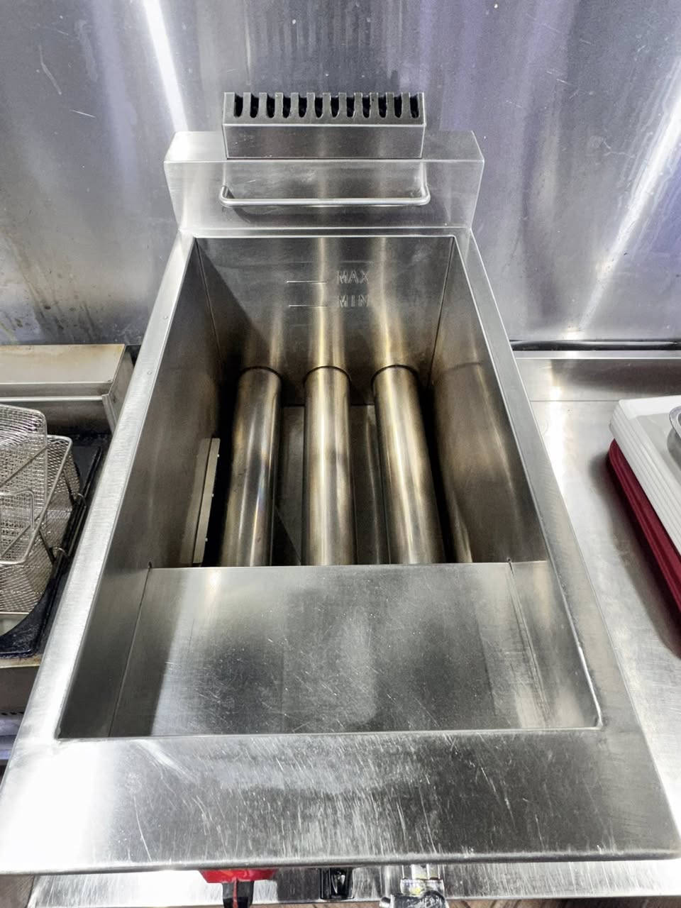 العنوان بغداد الحريه الثالثه قرب جامع المشاهده
السلام عليكم اخوان قلايه فنكر  تركي باب اول درجه اولى  الاستفسار على الرقم التالي 
***********
