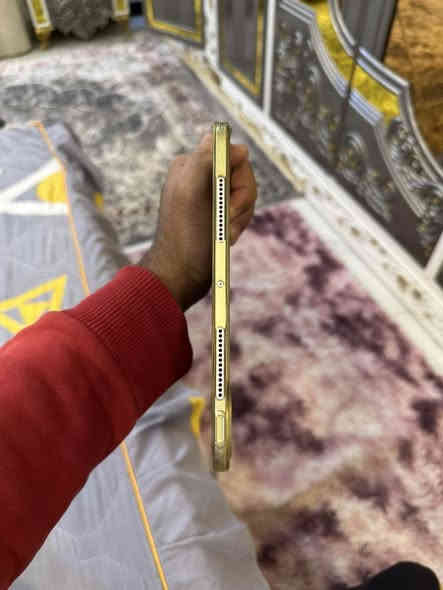 ايباد بروm4 ذاكرة ٢٥٦ بطاريه ٩١ والنضافه الف بالميه مكفول من كلهه سعره٩٥٠ وبي شي بسيط ***********
