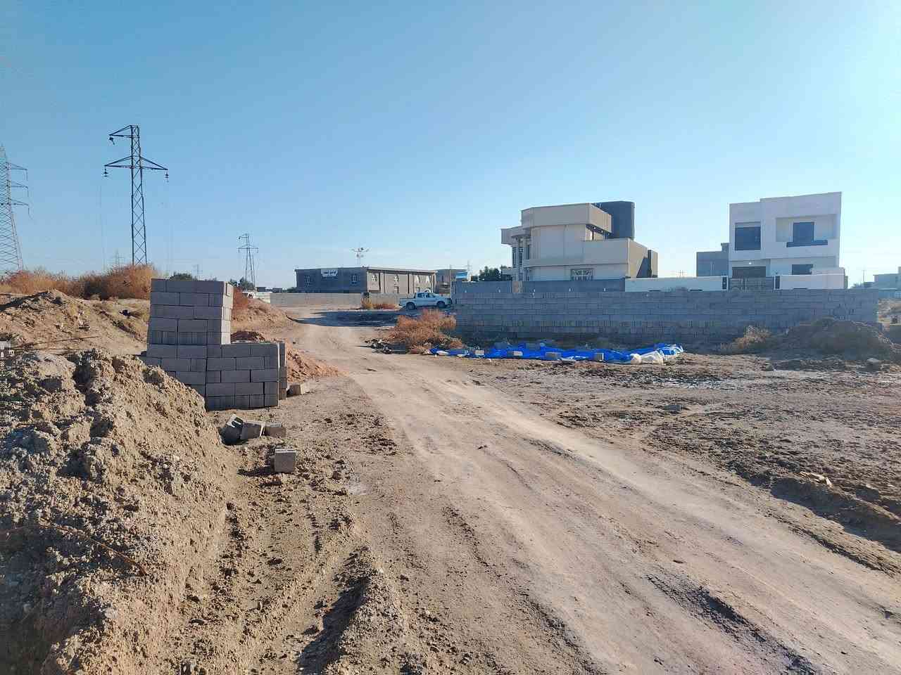 مشتمل ١٥٠ متر هيكل غرفتين نوم وصاله واستقبال ومطبخ مناور ٢ وحمام +٤٠٠ بلوكه ونص تك رمل الواجها ١٤والزال ١١ للاستفسار الاتصال على الرقم *********** والخاص مفتوح الأرض زراعي
