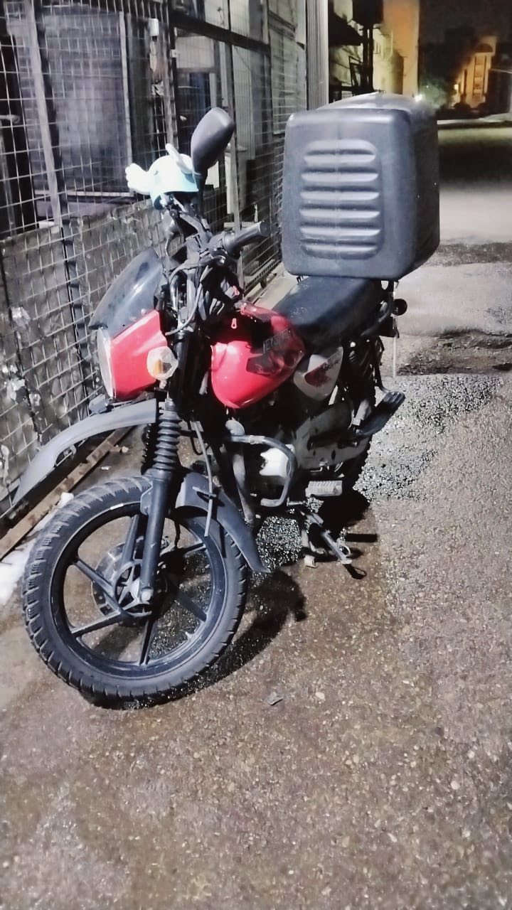 بوكسر جبلي 22مرقم بغداد كفاله عامه من تنقيص او تبخير وكهربائيات كلها شغاله وعداد بانزين كلها شغلله  بريك امامي خلفي شغال اشاير لايت امامي ابيض زنون تجي وتشوف بعينك مكان الكراده  رقمي *********** متواجد واتساب السعر2300 وبيه مجال شي بصيط بيه ملاحضه التانكي مخسوف شي بصيط الشراي بي خير ويدلل
