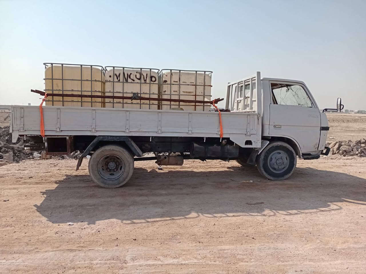 للبيع أو مراوس بسياره صالون او بيكم 
تيوتا داينه حمل طويله محرك وكير كيه 3000 كاز لاصرف ولا تبخير اكسل خفيف جديد رقم صلاح الدين صدامي مكانه البصره السعر 18 ورقه الشراي يتصل *********** .
