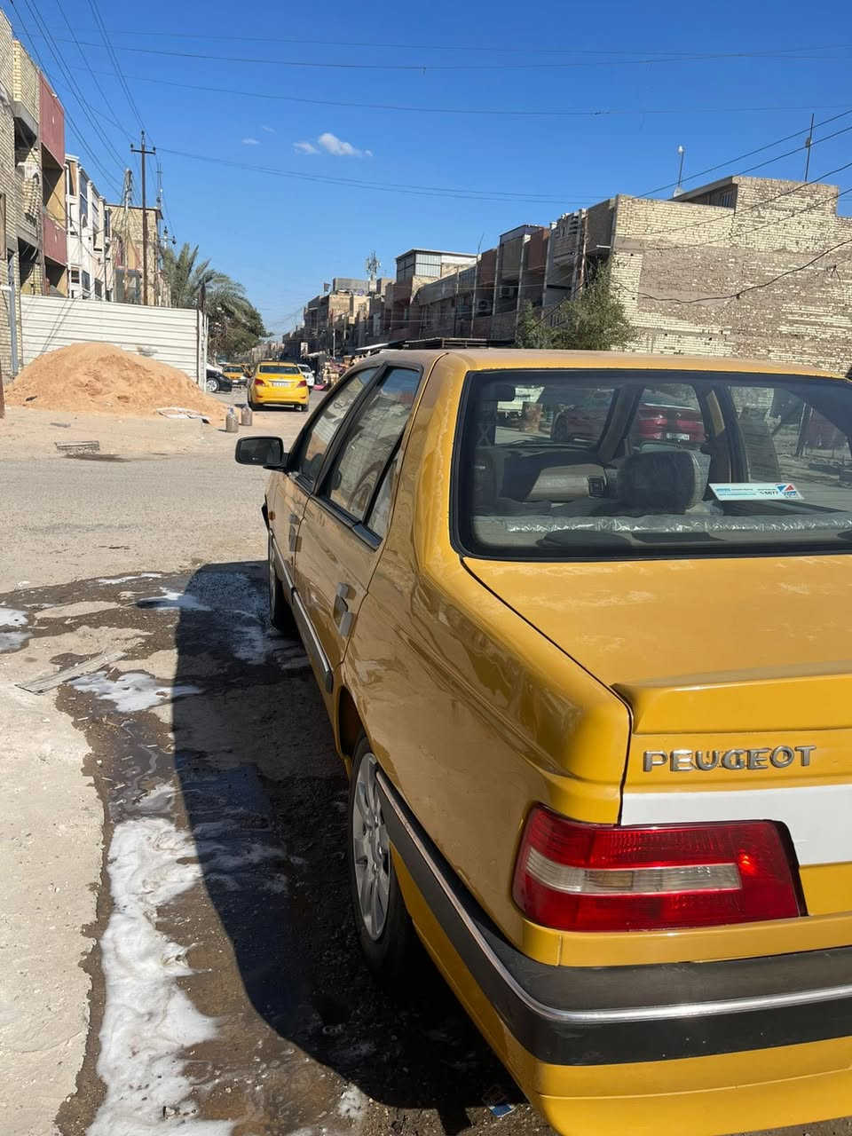 السلام عليكم شباب بيجو لميس موديل ٢٠١٥ سياره بيها هلال صفحه السايق الخلفي وبيها بارد باب الاسايق كير مكينه حداديه كله جديد مصفره هيئه وغرامات السعر ٤٥ المكان بغداد الشعب ***********
