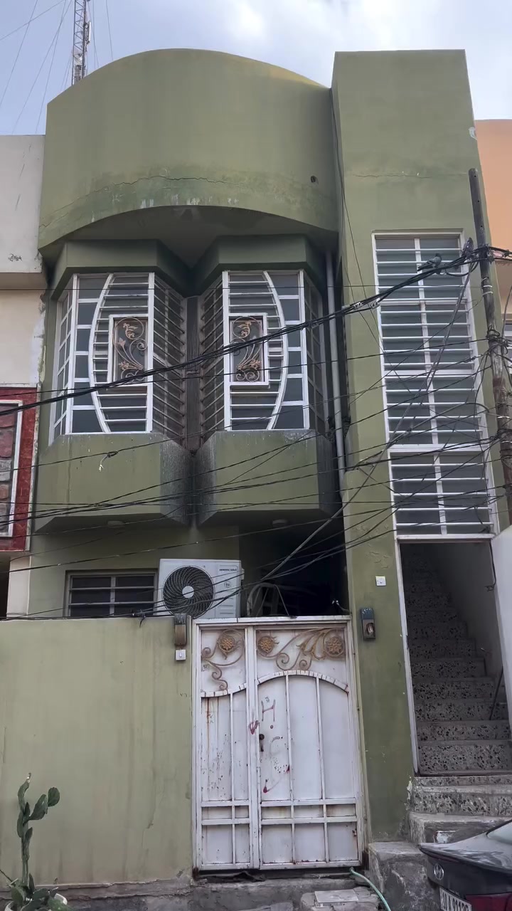 بيت للبيع – النجف الأشرف / حي السلام
📍 المنطقة: 75
🏠 المواصفات:

 • طابقين
 • مساحة كل طابق 100 متر
 • البيت معزول بالكامل
 • بناء صب بالكامل
 • سنة البناء 2016
 • البيت نظيف جداً وجاهز للسكن

💰 السعر: 175 مليون
✳️ قابل للتفاوض البسيط

📞 للاستفسار:
***********
�
