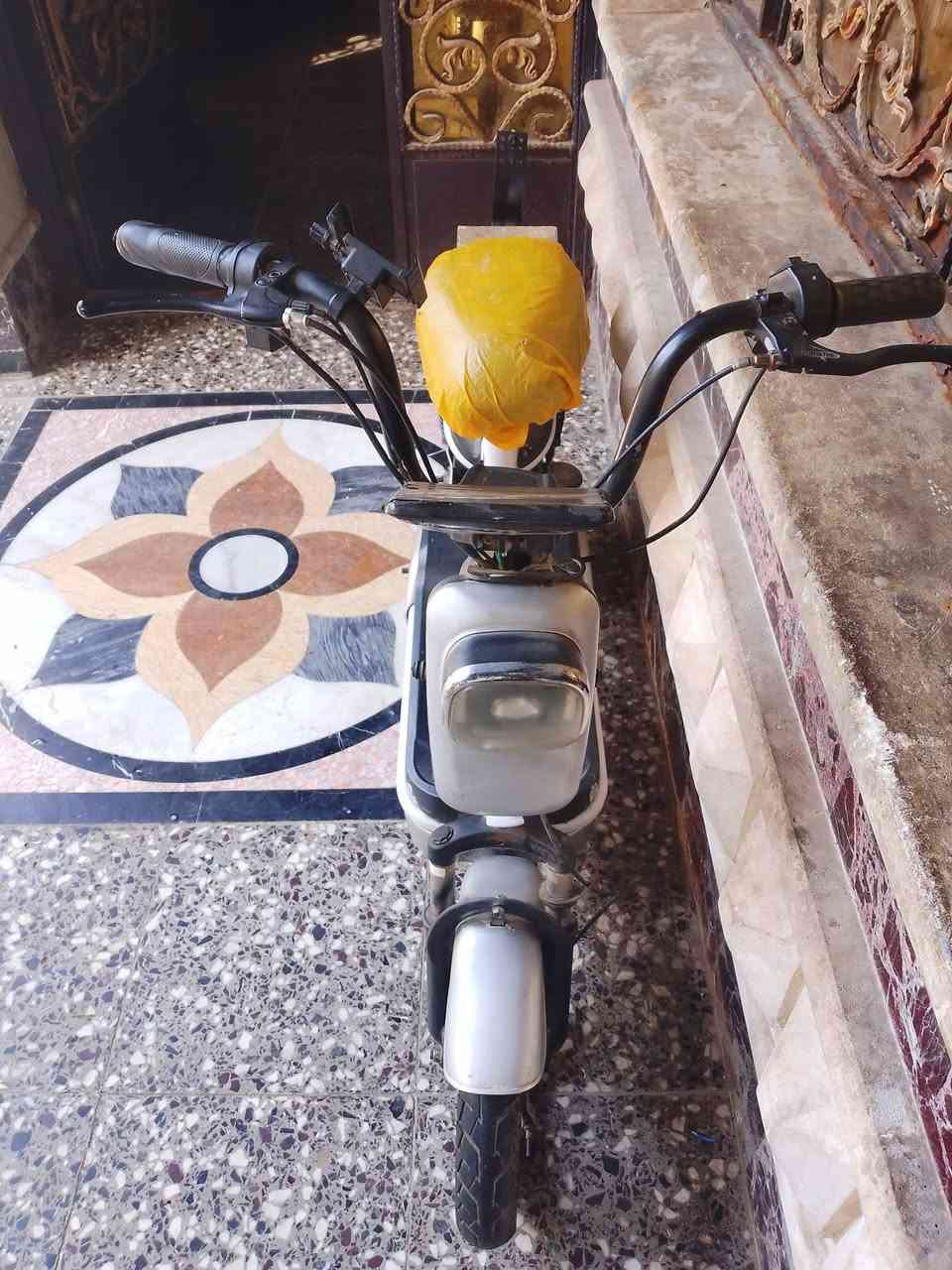 دراجه شحن نضيفه جهاز انذار ريمن ثلاث سرع اطارات جوبلي  كهربايات كله تشتغل  م الشعب  م *********** السعر 100 بيه مجال
