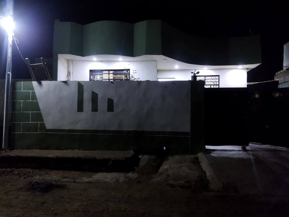 سلام عليكم بيت اللبيع 
المساحه 250  خريطه جديده +غرفتين +صاله +استقبال +مطبخ +گراج سياره قرب المستشفى الجديده حي البيادر   الا ستفسار على هاذا الرقم ***********
